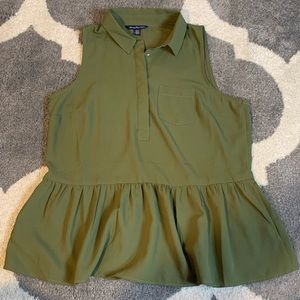 🔴 American Eagle Snap Front Peplum Tank